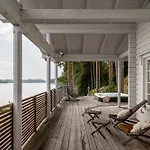 - High Quality For Up To 20 Guests