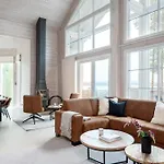 - High Quality For Up To 20 Guests Willa