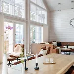 - High Quality For Up To 20 Guests Willa Tahkovuori