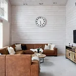 Willa - High Quality For Up To 20 Guests