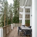- High Quality For Up To 20 Guests Willa *
