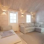 - High Quality For Up To 20 Guests